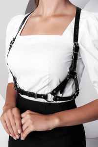 Cinturón de arnés de pecho de cuero para mujer Cinturón de cintura de moda ajustable y elegante para un aspecto moderno y audaz - Product Image 3