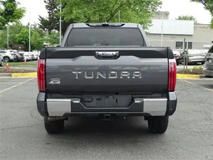 2022 TOYO-TA TUNDRA 1794 Pickup Boîte de vitesses automatique Turbo Moteur AWD Drive 17 \ "Pneus Sièges en cuir Caméra arrière Alliage foncé utilisé - Product Image 4