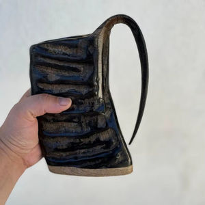 Mug en corne de viking personnalisable, tasse en corne naturelle artisanale pour la bière, le miel et les événements spéciaux - Product Image 1
