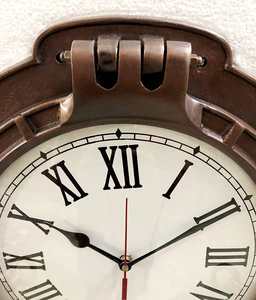 Horloge murale en laiton de conception haut de gamme, forme de roue de bateau, décoration nautique marine, horloge décorative - Product Image 3