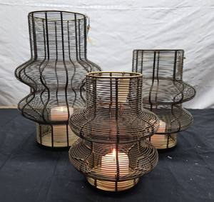 Lanternes en métal classiques de grande taille fabriquées à la main enduites de poudre noir/laiton/blanc pour la décoration de noël à la maison bougeoirs élégants - Product Image 4