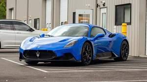 En parfait état, berline MC20 2024 d'occasion, moteur turbo, transmission automatique, toit ouvrant panoramique - Product Image 2