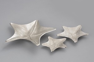 Plateaux en aluminium élégants avec finition argentée, taille et forme personnalisées, pour servir les aliments sur table, utilisables dans les hôtels et à la maison, pour la cuisine. - Product Image 6