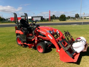 2014 para KUBOTA BX25 4WD Tractor de ruedas con 60 cubiertas de siega 40HP Motor de tractor agrícola Componentes de núcleo de engranaje y cojinete de motor de bomba - Product Image 4