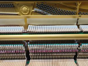 Piano Yamaha U1H Importado de Japón en Venta, Piano Vertical de 88 Teclas con Sonido Estable, Venta al por Mayor y Exportación 2371792 - Product Image 4