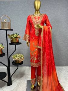 Beau haut prêt à porter et Dupatta avec impression numérique avec broderie lourde - Product Image 2