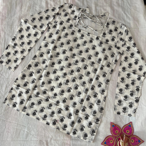 Conjunto de Kurti Corto Estampado Nuevo y Tradicional, Kurti de Algodón Floral con Diseño Moderno para Mujer, Disponible al Mejor Precio - Product Image 1