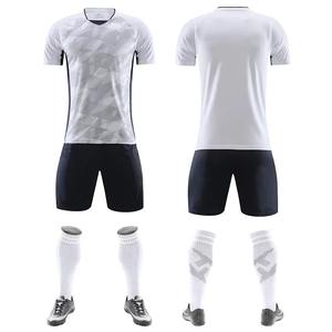 Conjunto de Jersey de fútbol personalizado de poliéster 100% de alta calidad, nuevo diseño, kit de uniforme de fútbol para adultos, ropa de equipo con estampado único - Product Image 3