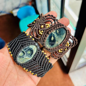 Bracelet en macramé de qualité supérieure avec 100% cabochons de mélange naturel Bracelet en macramé de pierres précieuses en vrac Bracelet unisexe - Product Image 1