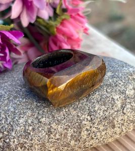 Bague de déclaration de pierres précieuses naturelles en œil de tigre Bague de pierres précieuses à facettes de conception unique pour les femmes ou les hommes Cadeau spécial pour elle - Product Image 2