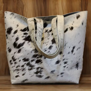Bolso Tote Clásico y Elegante de Cuero Vacuno y Piel Auténtica para Mujer, Amplio y Duradero, con Opciones Personalizables - Product Image 1