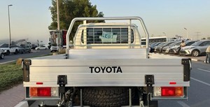Toyota Land Cruiser LC 79 Pick-up RHD Diesel 2025 Blanc avec Boîte Manuelle, Moteur Diesel, Sièges en Tissu, pour le Transport de Marchandises - Product Image 6