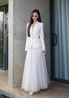 Ensemble blazer avec jupe mi-longue adapté au bureau et aux sorties avec ceinture couleur blanche marque Leilani de haute qualité