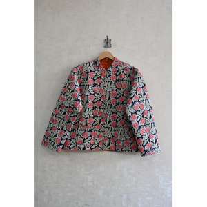 Chaqueta de Algodón Acolchada Reversible Hecha a Mano, Ecológica, con Estampado Floral en Bloques, Manga Larga, 100% Algodón, Chaqueta de Invierno para Mujer - Product Image 1