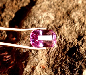 Piedra de Alejandrita natural encontrada rara Alejandrita genuina facetada 7.80CT Corte de Esmeralda Alejandrita certificada Piedra preciosa suelta natural - Product Image 5