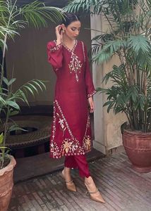 Beau travail de broderie élégant sur la longue robe Kurta et pantalon Design indien/pakistanais pour la fête - Product Image 2