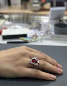 แหวนเงินแท้ 925 ประดับเพชรโมอิสซาไนต์และพลอยสีแดง ดีไซน์ทันสมัย ขายดีที่สุด - Product Image 2