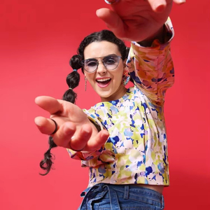 Cuello redondo amarillo estampado con manga larga Casual Western Crop Top - Product Image 1