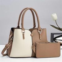 Tas Selempang Wanita Bohemian Mewah Kulit Asli Lembut Ramah Lingkungan Kapasitas Besar 3 Lapis Rantai Kancing