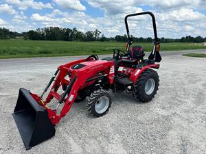 Tracteur compact Mahindra à 4 roues motrices, moteur diesel, équipement agricole efficace pour l'agriculture et l'aménagement paysager, vente chaude - Product Image 3