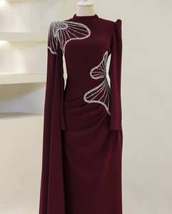 Vestido de Noche Largo de Gala con Pedrería Negra de Lujo, Estilo Sirena, Cintura Natural, Hombros Descubiertos - Product Image 4