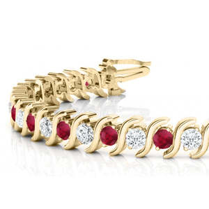 Pulsera de Tenis con Rubí y Diamantes, Eslabones en Forma de S, Oro Amarillo de 18k, 6.00ct - Product Image 3
