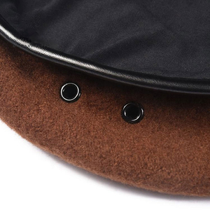 Chapeau béret élégant et doux conçu avec soin et attention, avec une coupe extensible et un design intemporel pour une tenue décontractée élégante Chapeaux - Product Image 6