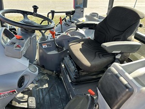 PROVEEDOR DE KUBOTA M5 Serie M5-091 4WD 2024 con transmisión E/HYD de 12 velocidades, asiento de instructor en cabina, kit de aire acondicionado. Listo para la venta y entrega. - Product Image 2