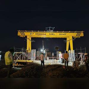 Robust Ganesh double girder gantry crane 20-25-ton span 18.1 m height 5 m <b>sand</b> <b>blasted</b> epoxy painted OEM factory - Product Image 6