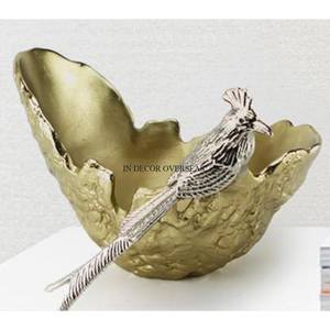 Fourniture de bol de couleur blanche de forme ronde avec des fleurs et des feuilles plaquées or en métal de qualité supérieure Designer avec base de texture martelée - Product Image 5