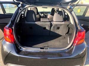 Toyota Yaris LE 2016 / Disponible à la vente avec faible kilométrage, moteur essence, véhicule d'occasion en excellent état et sans accident. Offre spéciale, conduite à gauche. - Product Image 5