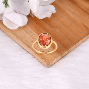 แหวนเงินแท้ 925 ประดับด้วยพลอยซันสโตนทรงรีธรรมชาติ ชุบทองคำแท้ ปรับขนาดได้ เครื่องประดับสไตล์คลาสสิก - Product Image 4