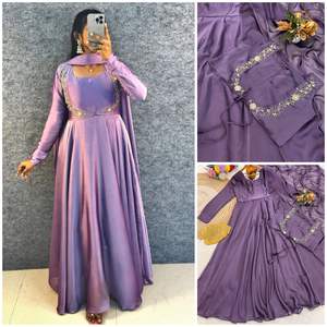 ชุดคุर्ตาผ้าไหมแท้สำหรับผู้หญิง สไตล์ลำลอง เหมาะสำหรับงานแต่งงาน งานดีวาลี งานพรอม ยาวคลุมเท้า ลายปักมือสวยงาม - Product Image 3