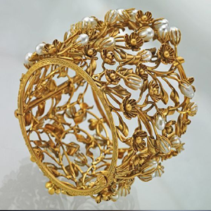 ชุดเจ้าสาวสีเขียวสดใส ประดับด้วยสร้อยไข่มุกหลายชั้นและกำไลทองประดับเพชร Kundan มีจำหน่ายในราคาขายส่ง - Product Image 6