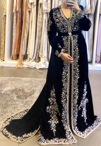 Robe de soirée CAFTAN ornée de perles de verre cristal doré, pierre, travail de DABKA @ NEW---TRENDY, 2023 - Product Image 2