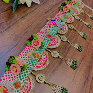 Venta al por mayor de puerta festiva India colgante Toran Bandhanwar | Decoración de lujo Shubh-Labh con rosas, cuentas y trabajo de Gota - Product Image 3