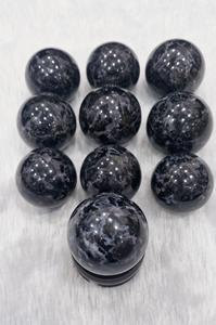 Esfera de Cristal de Gabbro Índigo con Base - Esferas de Cristal de 50-55 mm para Meditación, Brujería y Decoración - Product Image 4