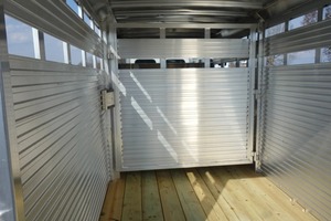 Remorque de transport de bétail en gros, vente chaude, remorque utilitaire pour bovins et moutons avec châssis robuste, remorque de transport de bétail à vendre - Product Image 5