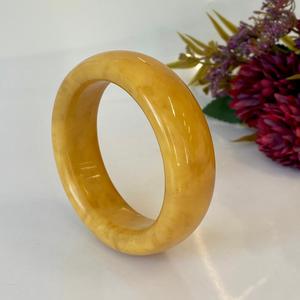 Bracelet jonc en ambre de la Baltique couleur beurre de cacahuète, pièce unique d'ambre ; Bracelet jonc en ambre jaune, forme circulaire, lisse, poli, naturel - Product Image 1