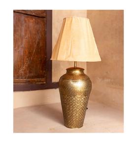 Lampe de table décorative en métal Lampe de bureau design moderne de luxe avec revêtement en laiton doré pour hôtel Article décoratif pour la maison - Product Image 1