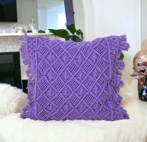 Funda de Almohada de Macramé Hecha a Mano con Diseño Floral Morado Mágico - Product Image 1