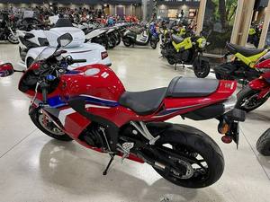 มอเตอร์ไซค์ฮอนด้า CBR600RR ABS ปี 2023 รถจักรยานยนต์ฮอนด้า CBR600RR ใหม่เอี่ยม มอเตอร์ไซค์วิบากฮอนด้า CBR600RR ABS - Product Image 4