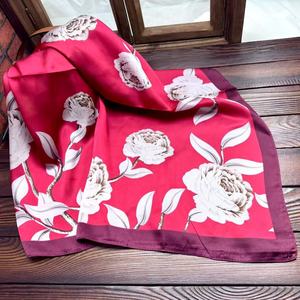 ผ้าพันคอสำหรับผู้หญิงผ้าพันคอสำหรับตกแต่งกลางแจ้งพิมพ์ลายตารางหมากรุกดิจิตอลปรับแต่งได้ - Product Image 6