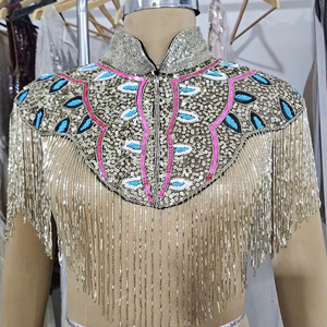 เสื้อคลุมโพลีเอสเตอร์หรูหราพร้อมลูกปัดและตัวยึดเลื่อมที่คอพร้อมโลโก้ที่สวยงามสำหรับเทศกาลและงานเฉลิมฉลอง - Product Image 1