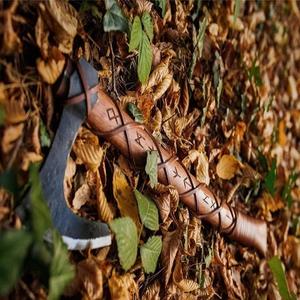 Hacha Vikinga Hecha a Mano de Acero al Carbono con Mango de Madera, Hacha con Pelo, Supervivencia al Aire Libre, Cabeza de Hacha de Acero de Damasco con Alto Contenido de Carbono - Product Image 1