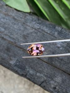 Pierre précieuse de forme ovale en tanzanite naturelle certifiée avec une excellente loupe zoisite naturelle multicolore et brillante propre 2.44 carat. - Product Image 5