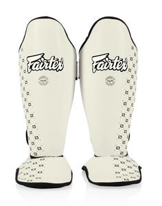 ถุงมือมวยไทย MMA Fairtex หนังแท้คุณภาพสูงแบบใหม่ พร้อมสนับแข้ง แผ่นกันเตะ และแผ่นรองหน้าท้อง - Product Image 1
