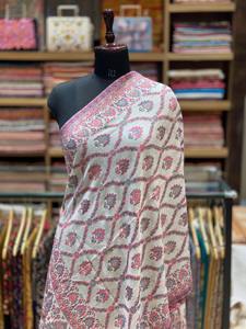 Châle en cachemire rose délicat, brodé, idéal pour l'hiver, les mariages, les cadeaux et les tenues traditionnelles - Product Image 5