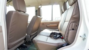 รถกระบะแลนด์ครุยเซอร์ 79 ปี 2025 เครื่องยนต์เบนซินทรงพลัง ออกแบบมาเพื่อความทนทานและความอเนกประสงค์ - Product Image 2