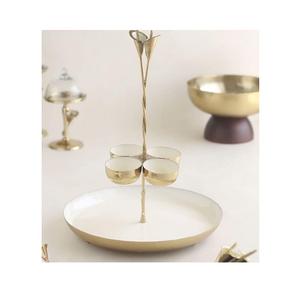 Plateau à chocolats en bois au design simple, de qualité supérieure, de forme ovale, par Home Arts - Product Image 3